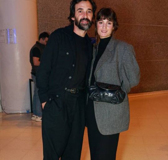 Vivendo Rubinho em <i>Vale Tudo</i>, Julio Andrade vai com esposa a <i>show</i> de Ben Harper em São Paulo