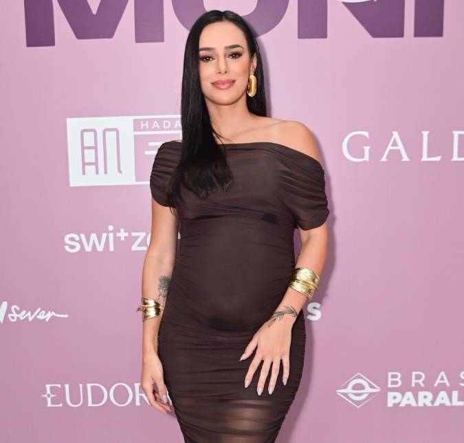 Bruna Biancadi comemora aniversário em lancha e festa termina em guerra de bolo: <i>Bem calminhas e chiques</i>. Assista!