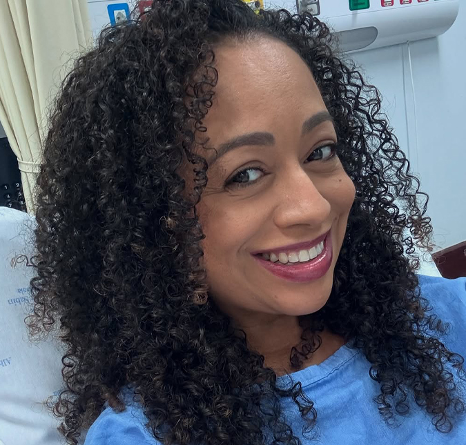 Aretha Oliveira, ex-<i>Chiquititas</i>, posta carrossel de fotos com a filha recém-nascida: <i>Nossa Aniki</i>