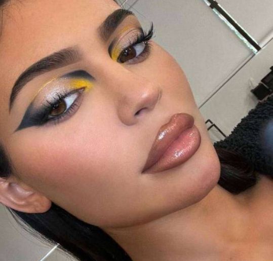 Kylie Jenner, Beyoncé, Hailey Bieber, Rihanna... Confira as famosas que já se jogaram no ramo dos cosméticos