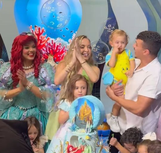 Com direito a pinturas e presença de personagens! Confira como foi a festa da filha de Tata Estaniecki e Cocielo