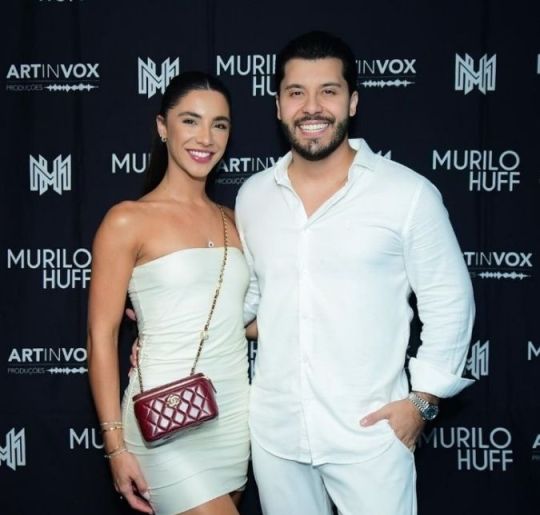 Murilo Huff é prestigiado por Gabriela Versiani ao realizar <i>show</i> em cruzeiro; veja quem curtiu a noite no navio
