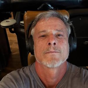 Marcello Novaes revela que pai está internado e desabafa nas redes sociais: <i>Volta logo para casa</i>