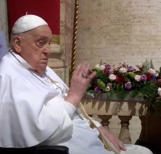 Um dia após aparição pública, Papa Francisco morre aos 88 anos de idade