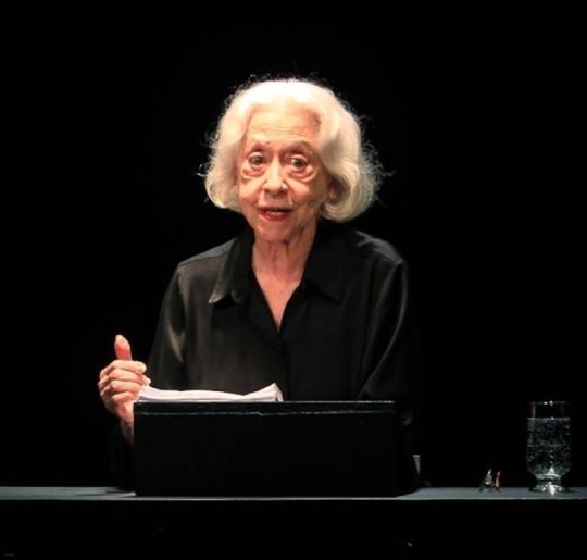 Fernanda Montenegro, Galvão Bueno, Larissa Manoela e mais! Confira as celebridades que já lançaram livros