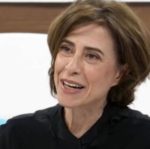 Fernanda Torres compartilha cliques de férias em Portugal: <i>Me recuperando</i>