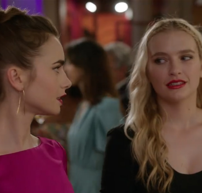 Camille Razat deixa <I>Emily in Paris</i> e recebe carinho do elenco: <I>Orgulhosa de ti</i>