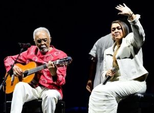 Preta Gil descreve emoção de participar do <i>show</i> de Gilberto Gil e cantar ao lado do pai: <i>- Receber minha dose de cura</i>