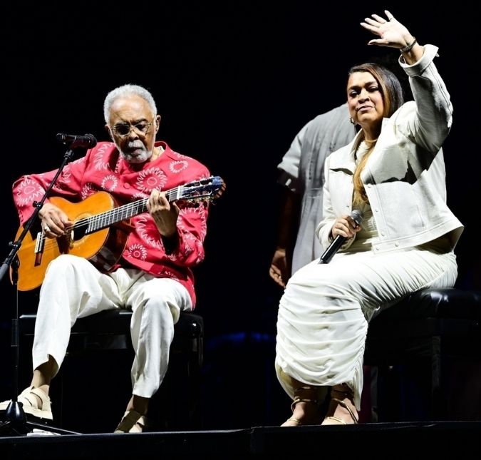 Preta Gil descreve emoção de participar do <i>show</i> de Gilberto Gil e cantar ao lado do pai: <i>- Receber minha dose de cura</i>