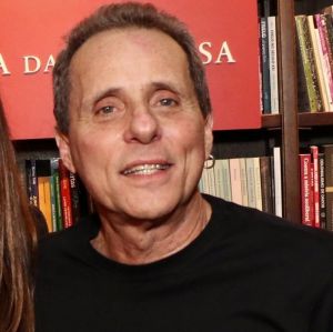 Após passar por cirurgia, Tony Bellotto recebe alta do hospital