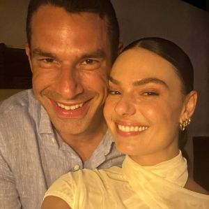 Deslumbrante! Confira o vestido de Isis Valverde para o casamento com Marcus Buaiz