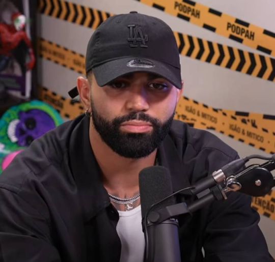 Namoro com irmã de Neymar Jr., visto em cassino clandestino e mais! Confira curiosidades e polêmicas sobre Gabigol