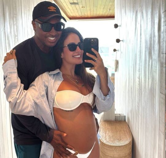 Papais do ano! Confira os melhores momentos de Carol Peixinho e Thiaguinho após anúncio de gravidez