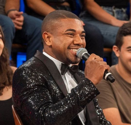 Davi Brito, Caio Afiune, Eliezer... Confira as celebridades masculinas que já realizaram lipoaspiração