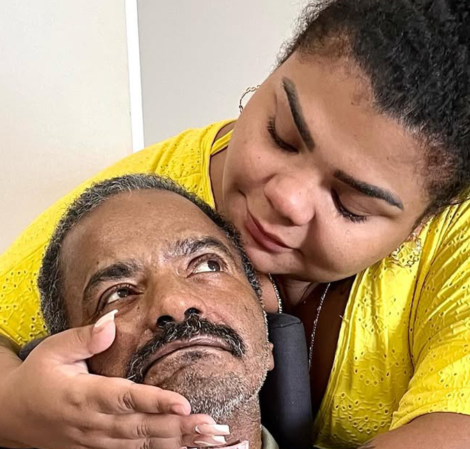 Filha de Arlindo Cruz atualiza estado de saúde do cantor, internado com quadro de pneumonia: <I>Bem e estável</i>