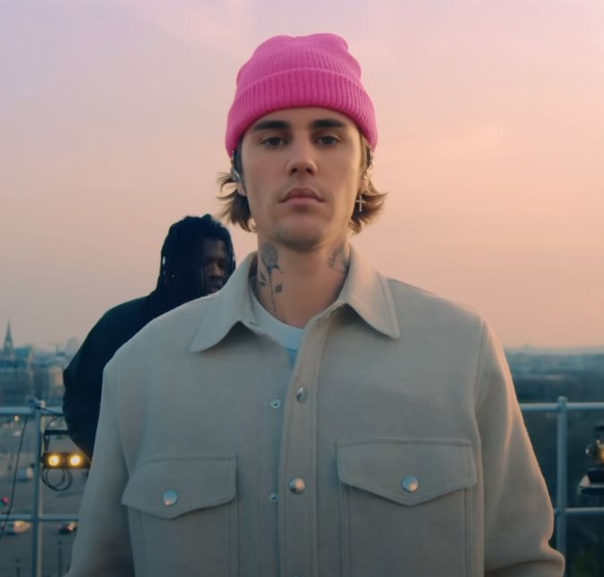 Justin Bieber agita web ao postar foto só de cueca O cantor compartilhou o momento nas redes sociais