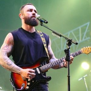 Mateus, da dupla com Jorge, passa por nova cirurgia no joelho para conter infecção