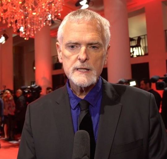 James Foley, diretor de <i>House of Cards</i> e <i>Caminhos Violentos</i>, morre aos 71 anos de idade. Veja quem são os famosos que nos deixaram em 2025