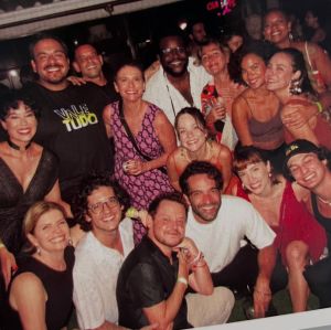 Cauã Reymond não marca presença em festa com elenco de <i>Vale Tudo</i>