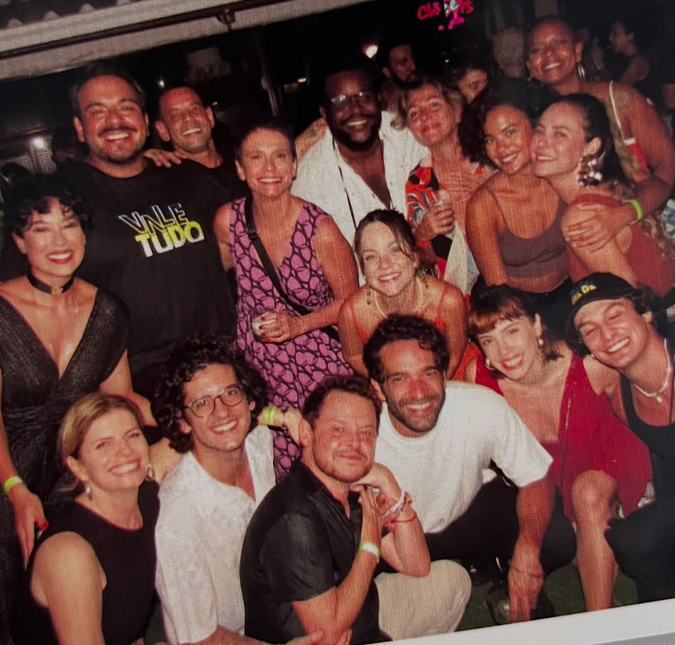 Cauã Reymond não marca presença em festa com elenco de <i>Vale Tudo</i>