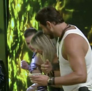 Deabafos de Esdras, clima de festa... Veja tudo que rolou na madrugada do <i>Power Couple Brasil</i>