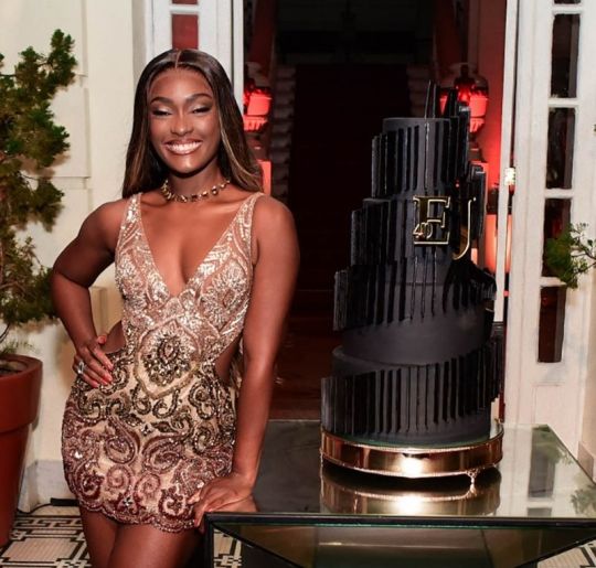 Erika Januza celebra 40 anos de idade com festa luxuosa. Veja quem esteve por lá!