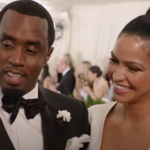 Em depoimento, ex-namorada de P. Diddy revela que chorou ao ser beijada pela primeira vez pelo <i>rapper</i>