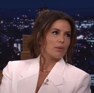 No primeiro dia do <i>Festival de Cannes</i>, Eva Longoria respeita nova regra de estilo, entenda