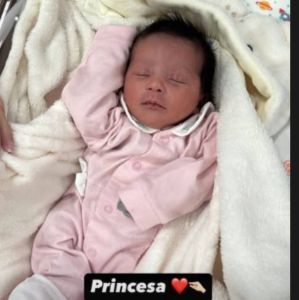 Bia Miranda atualiza estado de Maysha: - <i>Já está no bercinho, já está usando roupa</i>. Veja o que sabemos sobre o estado de saúde da caçula da influenciadora