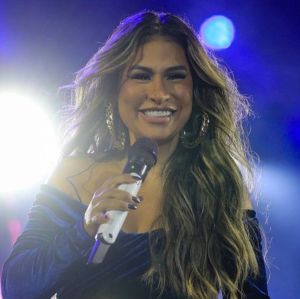 Simone Mendes celebra momento inédito em sua carreira solo: <i>Meu coração é só gratidão</i>