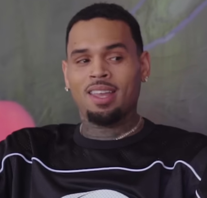 Suspeito de atacar produtor com garrafa, Chris Brown é preso em Manchester