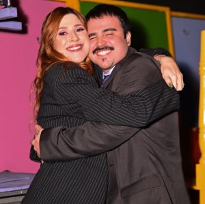 Grávida de oito meses, Dani Calabresa participa do show de Rafa Chalub