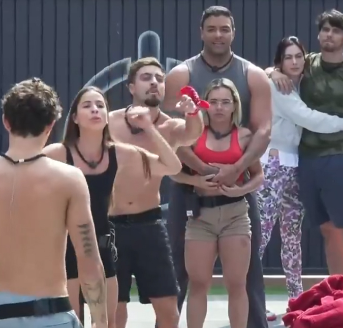 Briga generalizada! Participantes do <i>Power Couple Brasil</i> discutem e trocam acusações: <I>Chamou para a porrada</i>