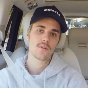 Justin Bieber compartilha clique raro do filho, Jack Blues