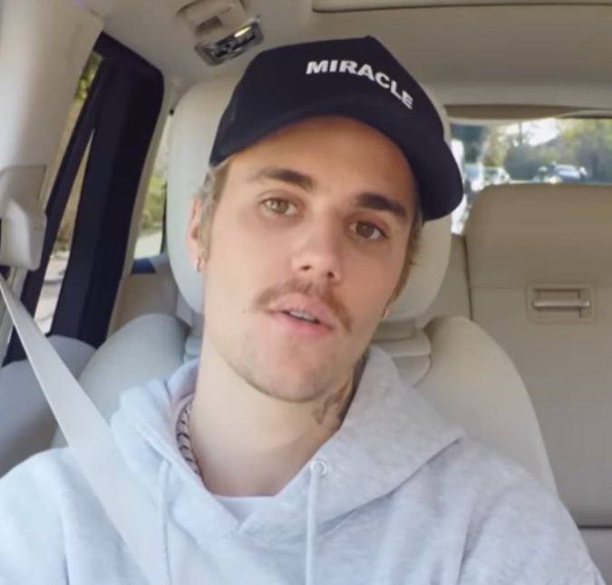 Justin Bieber compartilha clique raro do filho, Jack Blues O bebê é fruto do relacionamento do cantor com Hailey Bieber