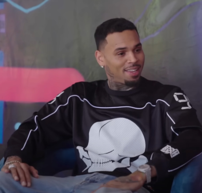 Chris Brown seguirá sob custódia em Londres, Reino Unido, até a próxima audiência