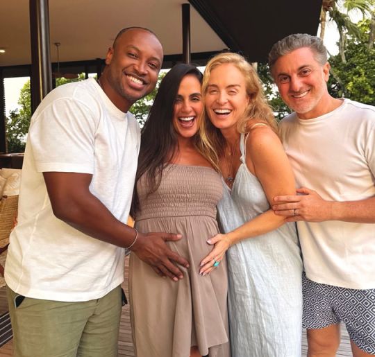 Grávidos, Carol Peixinho e Thiaguinho curtem o dia com Angélica e Luciano Huck. Confira os melhores momentos do casal após anúncio de gravidez