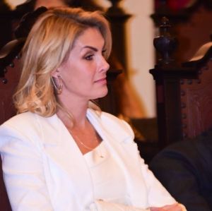 Defesa de Ana Hickmann nega que Justiça autorizou leilão de mansão de Itu a pedido de Alexandre Correa