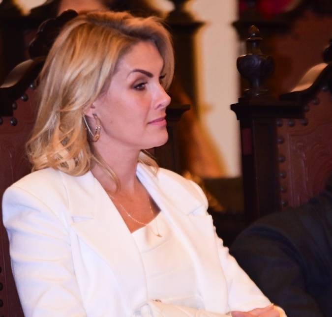 Defesa de Ana Hickmann nega que Justiça autorizou leilão de mansão de Itu a pedido de Alexandre Correa