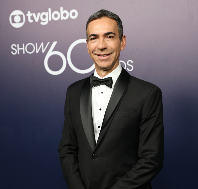 Emocionado, César Tralli quebra protocolo e comenta sobre irmã no <i>Jornal Hoje</i>: - <i>Foi muito feliz</I>