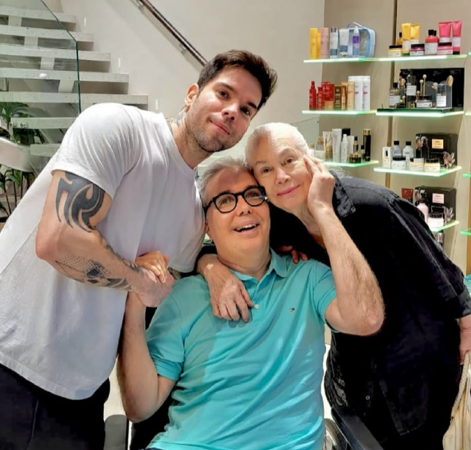 Longe das telinhas, Flavio Silvino faz rara aparição nas redes sociais