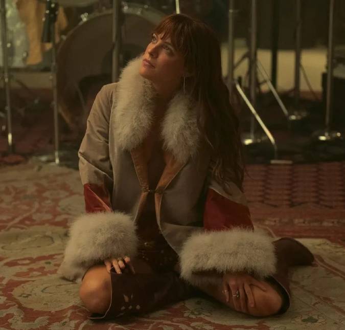 Neta de Elvis Presley e enteada de Michael Jackson? Conheça a vida e a carreira de Riley Keough, estrela da série <I>Daisy Jones And The Six</i>