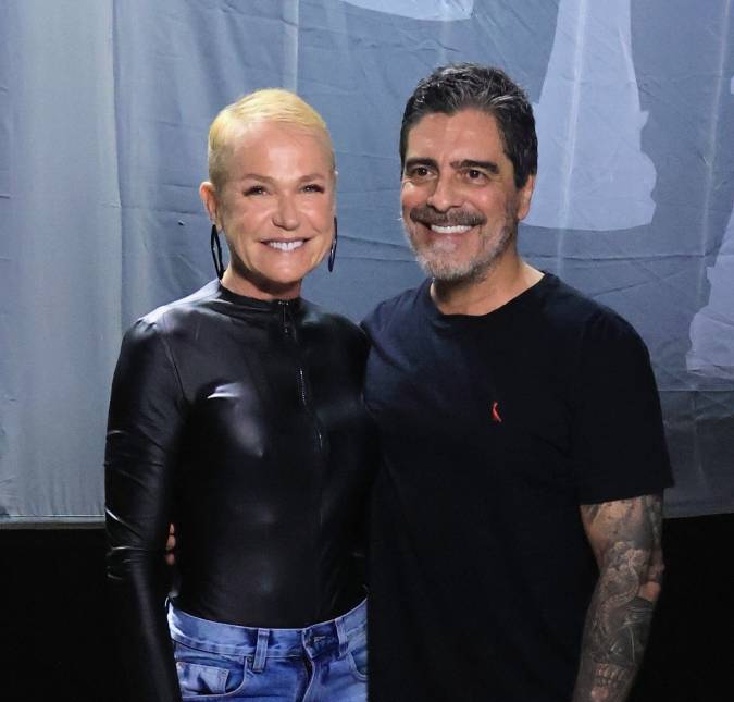 Junno Andrade mostra Xuxa Meneghel alimentando morcegos: <i>Xu Batgirl</i>