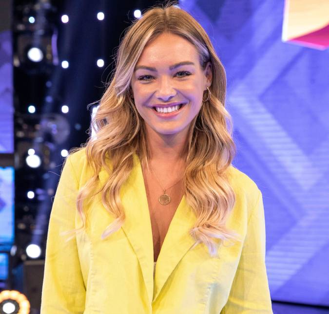 Bárbara Heck, ex-<i>BBB</i>, se casa em cerimônia a céu aberto
