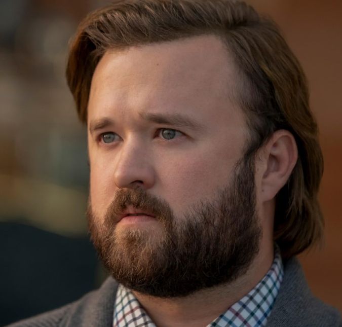 Após prisão, juiz define pena de Haley Joel Osment, ex-astro mirim de O Sexto Sentido, diz revista O ator precisará comparecer em três reuniões do Alcoólicos Anônimos (AA) por semana durante seis meses
