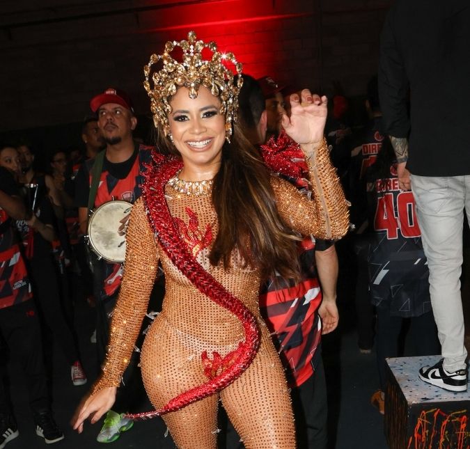 Lexa celebra novo capítulo no Carnaval de São Paulo: -<i>É tempo de recomeçar</i>