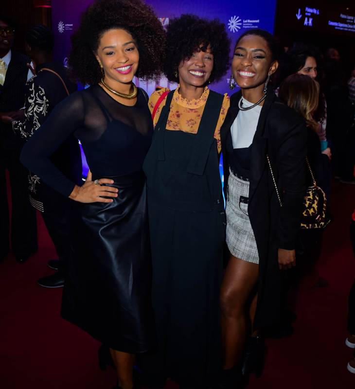 Juliana Alves, Isabel Fillardis, Erika Januza e mais famosos se reúnem em estreia de <i>Djavan - o musical: vidas pra contar</i>