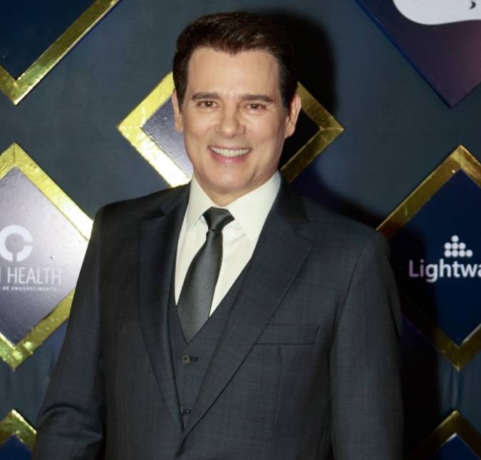 Com sete horas no ar, Celso Portiolli fala sobre maratona e celebra: <I>A audiência cresce a cada domingo</i>