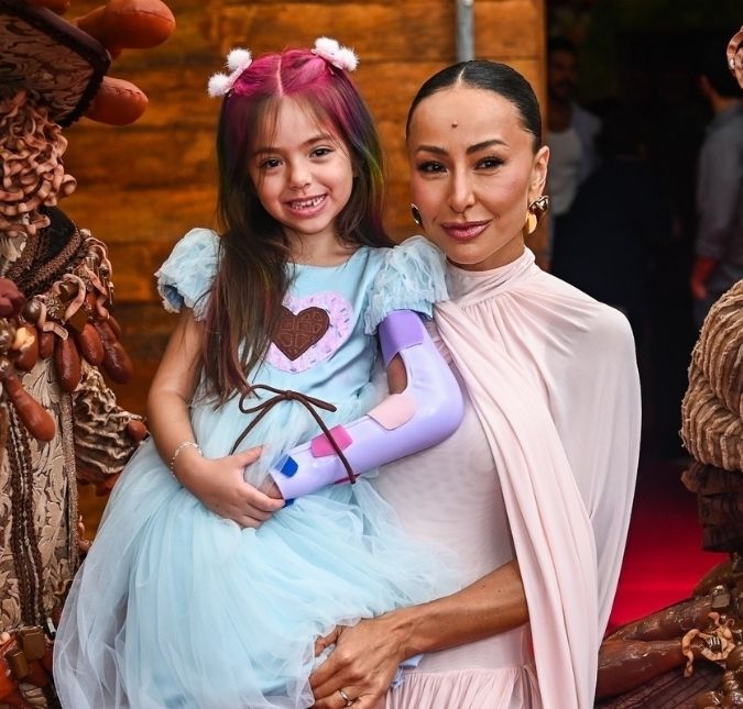 Sabrina Sato se derrete ao falar de Zoe: - <i>Tem a personalidade dela</i>
