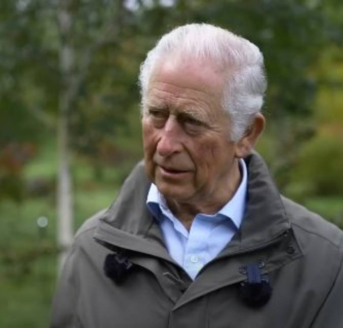 Rei Charles lll posta homenagem de Dia dos Pais a Príncipe Philip em meio a desavença com Príncipe Harry